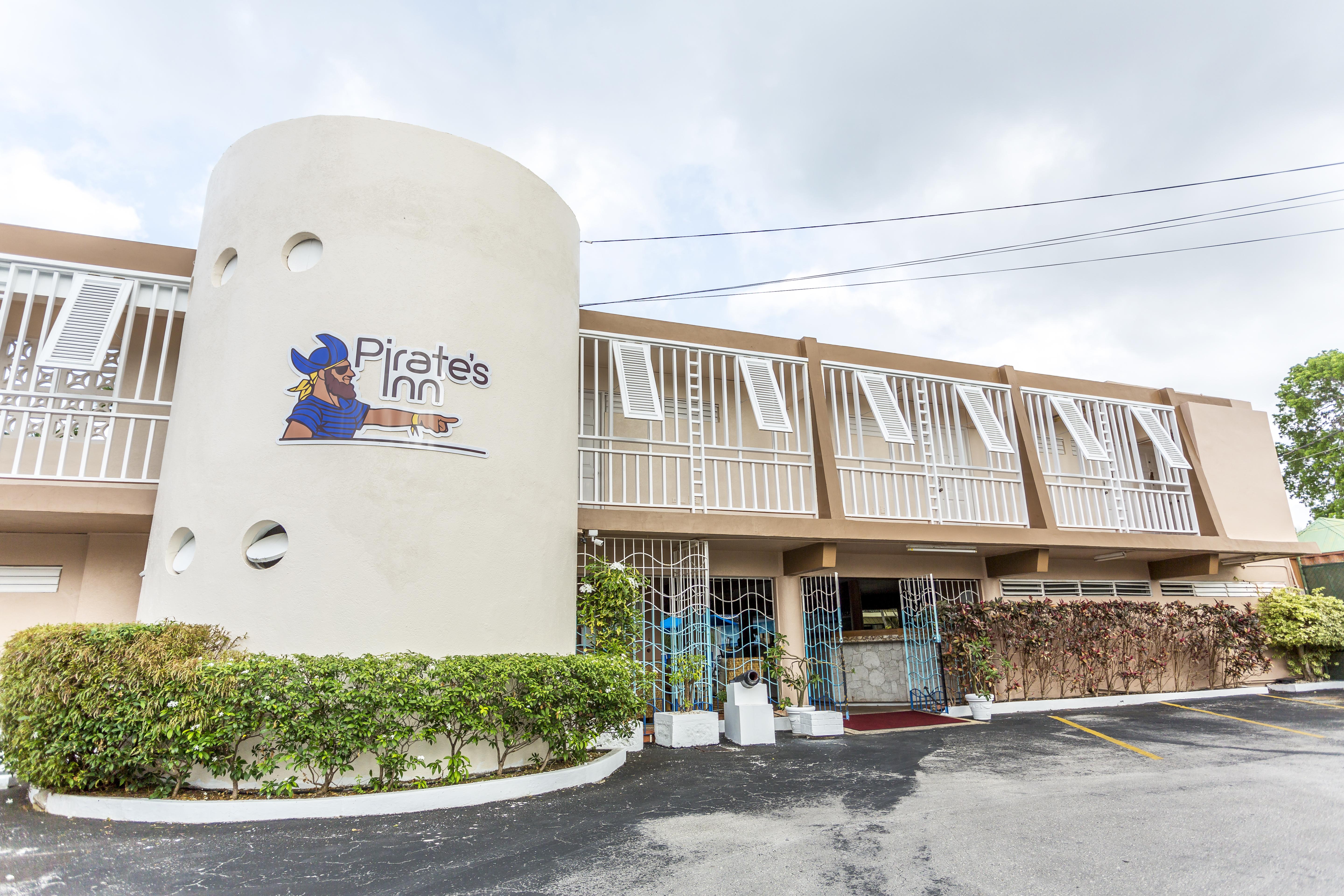 Pirate'S Inn Bridgetown Buitenkant foto